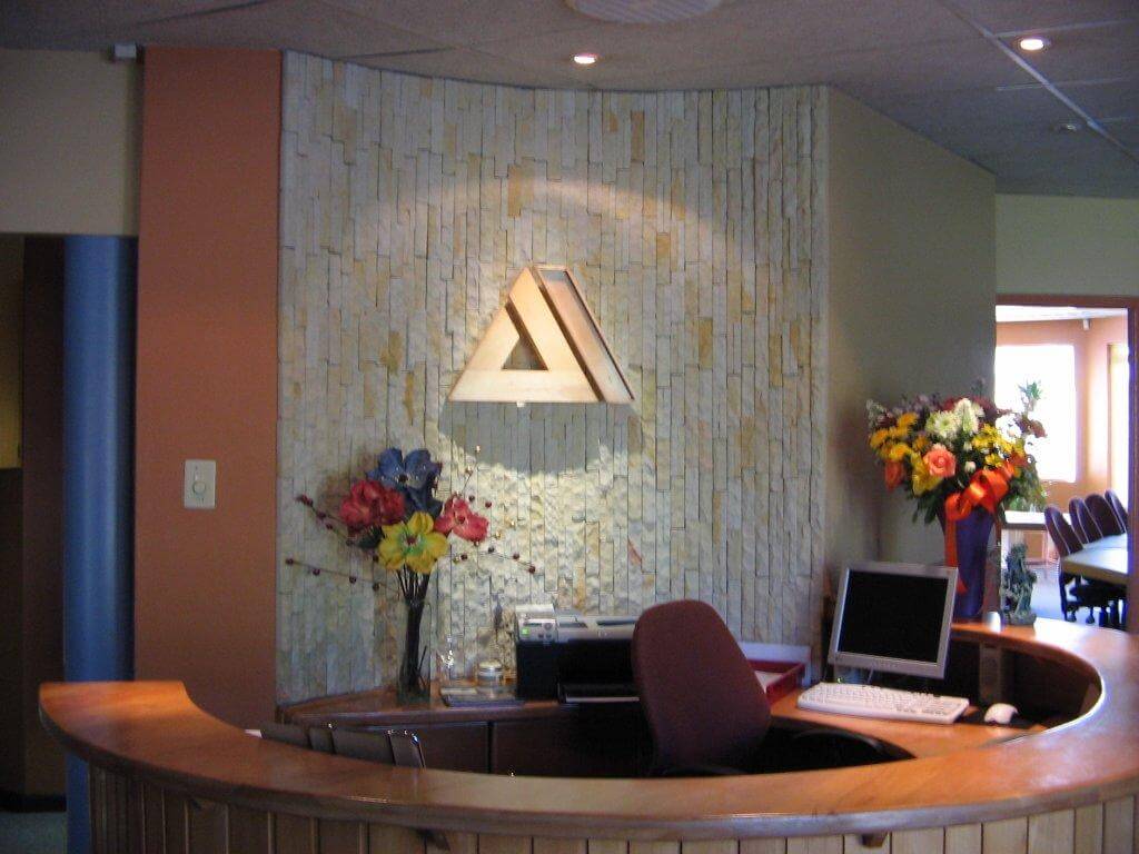 Desert Sandstone Riven Feature Wall – Reception Area Stone Cladding